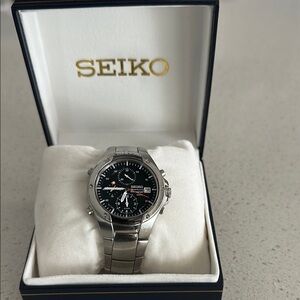 Seiko Sportura Chrono Black face, stainless steel bracelet. Vintage. Authentic.